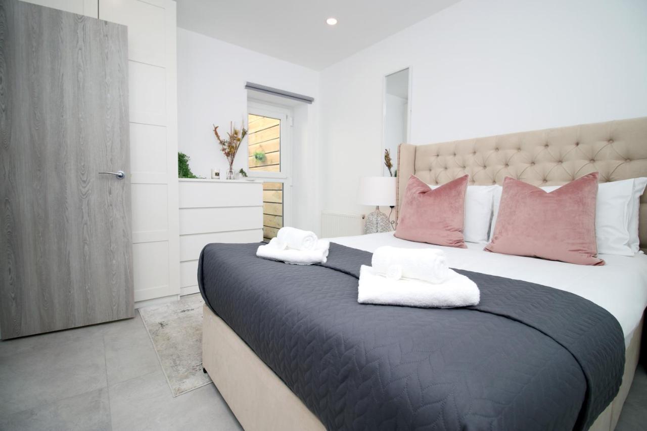 New Spacious 2 Bed Getaway - Private Courtyard! - Underfloor Heating 卡迪夫 外观 照片