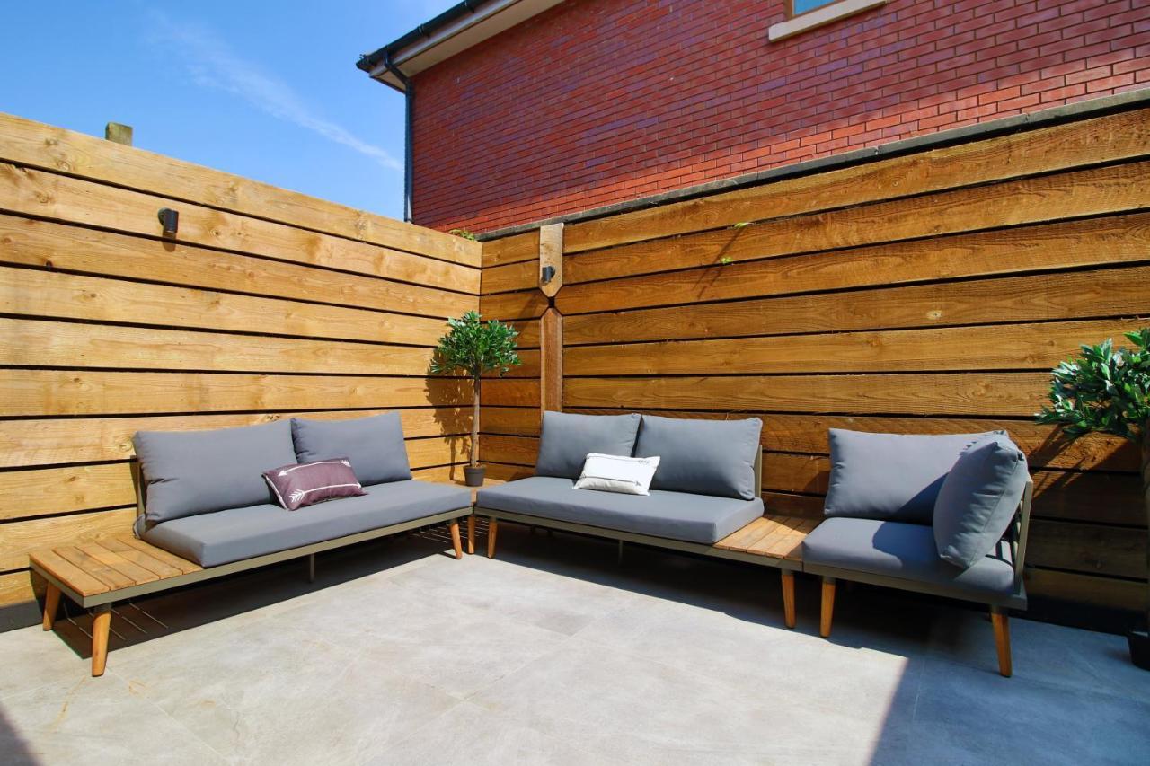 New Spacious 2 Bed Getaway - Private Courtyard! - Underfloor Heating 卡迪夫 外观 照片