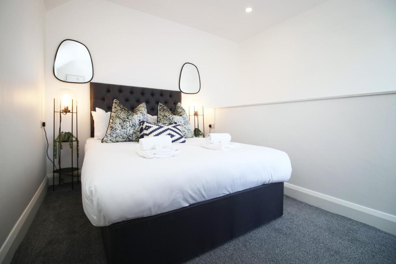 New Spacious 2 Bed Getaway - Private Courtyard! - Underfloor Heating 卡迪夫 外观 照片