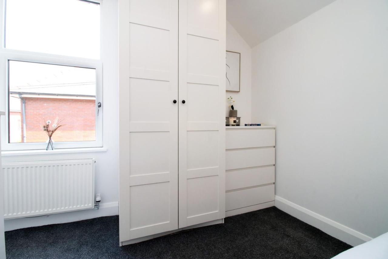 New Spacious 2 Bed Getaway - Private Courtyard! - Underfloor Heating 卡迪夫 外观 照片