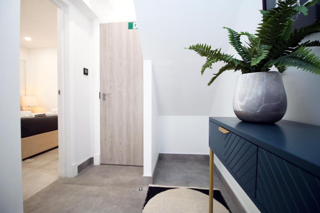 New Spacious 2 Bed Getaway - Private Courtyard! - Underfloor Heating 卡迪夫 外观 照片