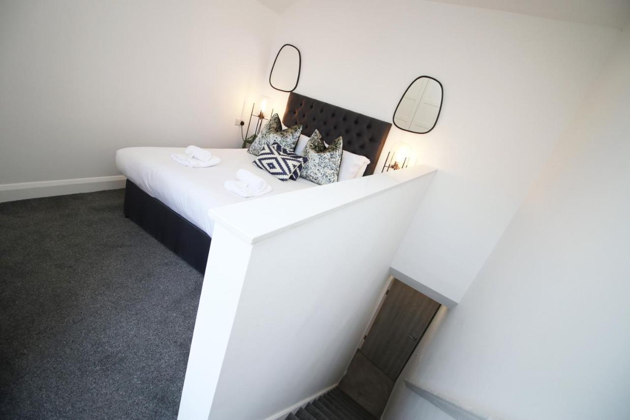 New Spacious 2 Bed Getaway - Private Courtyard! - Underfloor Heating 卡迪夫 外观 照片