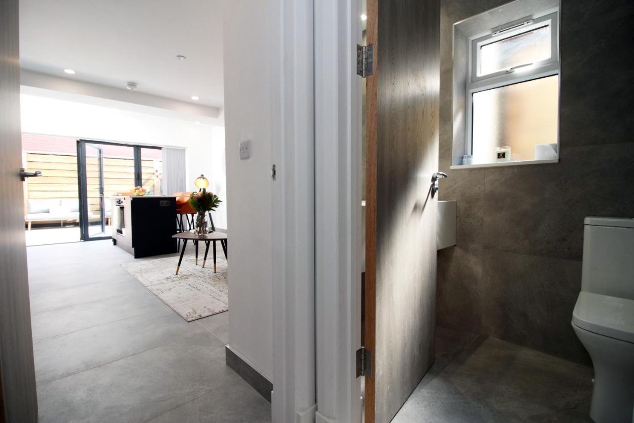 New Spacious 2 Bed Getaway - Private Courtyard! - Underfloor Heating 卡迪夫 外观 照片