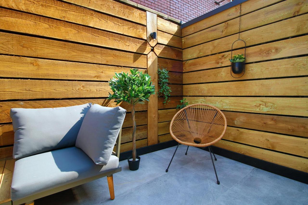 New Spacious 2 Bed Getaway - Private Courtyard! - Underfloor Heating 卡迪夫 外观 照片