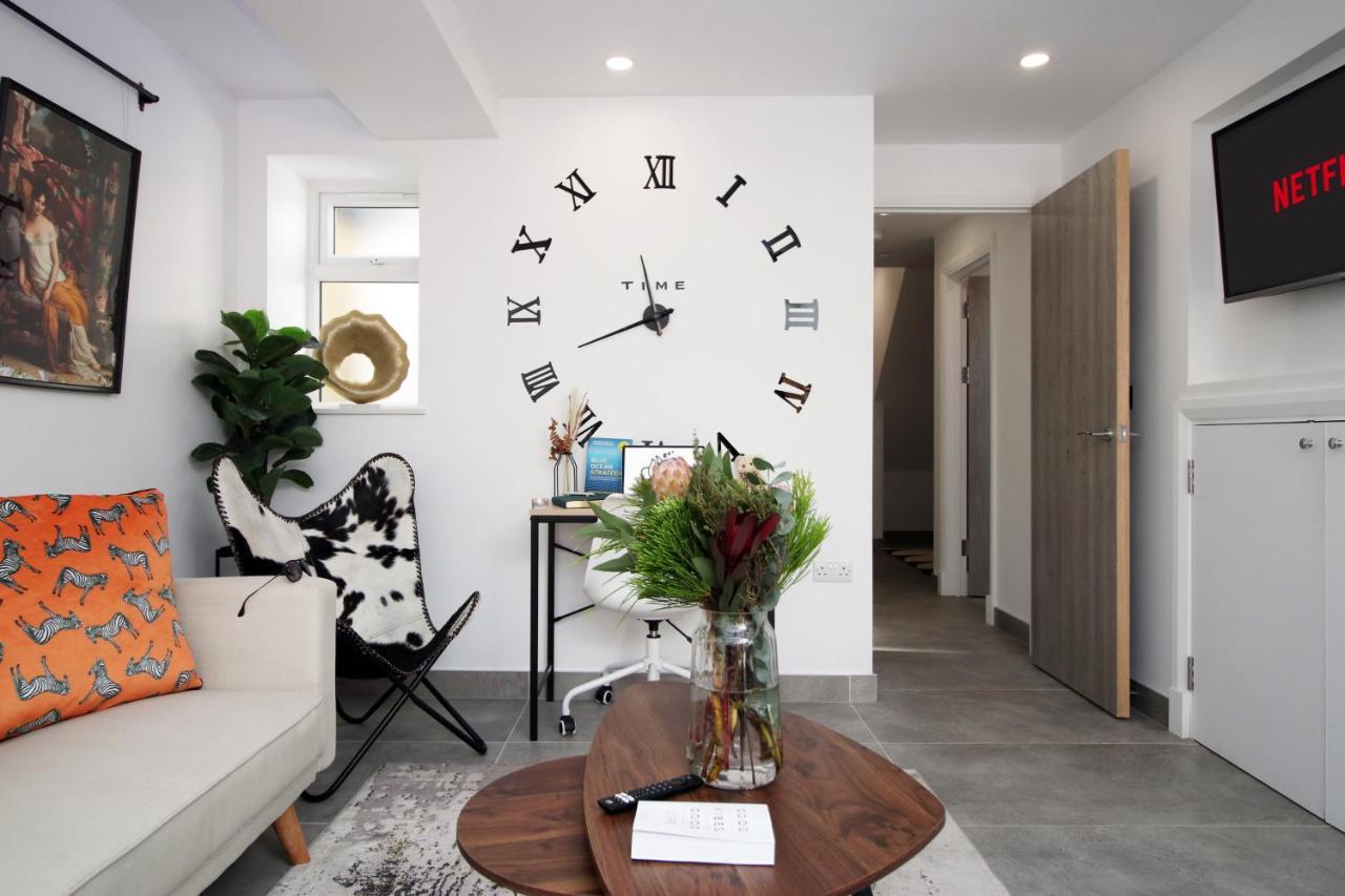 New Spacious 2 Bed Getaway - Private Courtyard! - Underfloor Heating 卡迪夫 外观 照片