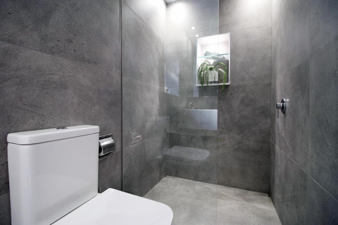 New Spacious 2 Bed Getaway - Private Courtyard! - Underfloor Heating 卡迪夫 外观 照片
