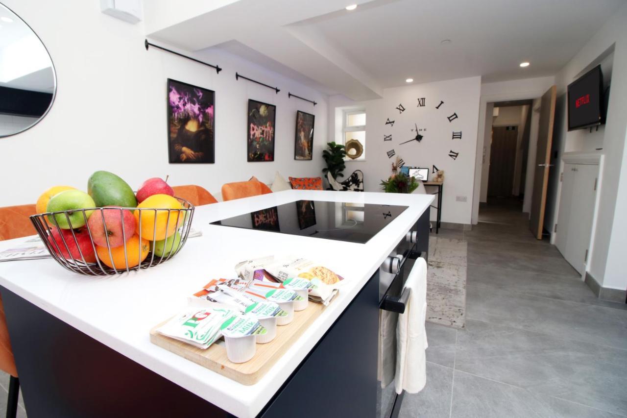 New Spacious 2 Bed Getaway - Private Courtyard! - Underfloor Heating 卡迪夫 外观 照片